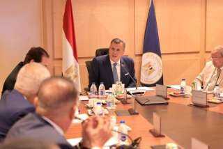 وزير السياحة والآثار يترأس الاجتماع الأول للجنة الخاصة بمناقشة الاستراتيجية العامة لتنشيط وتحفيز السياحة في مصر