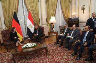 وزير الخارجية يجري محادثات موسعة مع نظيرته الألمانية بالقاهرة