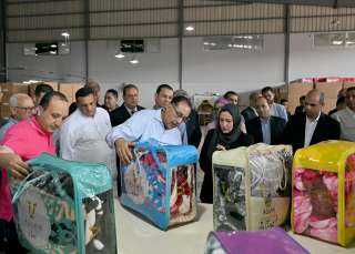 رئيس الوزراء يتفقد مصنع ”ستايلر” لصناعة البطاطين والسجاد والملابس بالمنطقة الصناعية جنوب بورسعيد