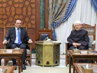 شيخ الأزهر يلتقي وزير الشؤون الدينية بتونس لبحث سُبُل تعزيز التعاون في المجالات العلميَّة والدعويَّة