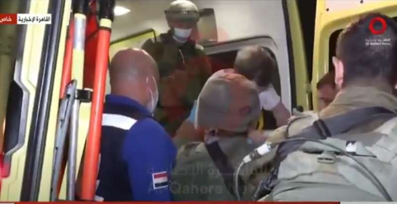 شاهد.. لحظة تسليم السيدتين المحتجزتين لإسرائيل