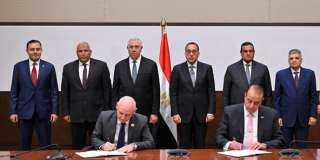 رئيس الوزراء يشهد توقيع مذكرة تعاون مشترك بين هيئة قناة السويس وشركة ”بلدنا” القطرية