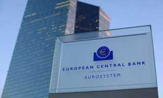 المركزي الأوروبي يبقي أسعار الفائدة دون تغيير لأول مرة منذ عام