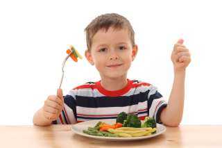 أطعمة تؤثر سلبًا على تركيز طفلك