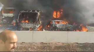 إخماد حريق اشتعل بعدد من السيارات فى حادث بطريق الإسكندرية الصحراوي