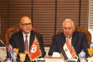 وزير الزراعة يبحث مع وزير الفلاحة التونسي دفع آليات تعزيز التعاون بين البلدين