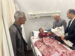 محافظ بورسعيد يزور مصابي غزة الذين يتلقون العلاج بمستشفى الرمد ببورسعيد