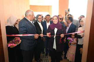 وزيرة التضامن تواصل جولتها في مركز الفرافرة بالوادي الجديد