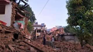 143 قتيلا على الأقل في زلزال النيبال