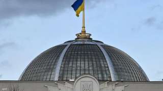 البرلمان الأوكراني يخصص نصف ميزانية الحكومة للدفاع