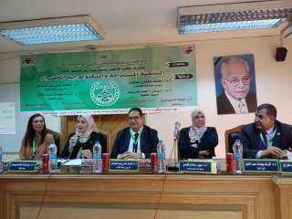 التنمية المستدامة والتكنولوجيا الخضراء في ندوة بكلية الدراسات العليا للتربية بجامعة القاهرة