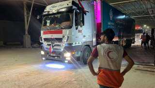 الهلال الأحمر الفلسطيني يعلن دخول أولى شاحنات المساعدات إلى غزة منذ انهيار الهدنة