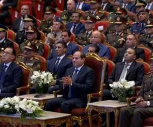 الرئيس السيسي يتسلم درع الفرقاطة المصرية ”الجبار” خلال افتتاح معرض ”إيديكس 2023”