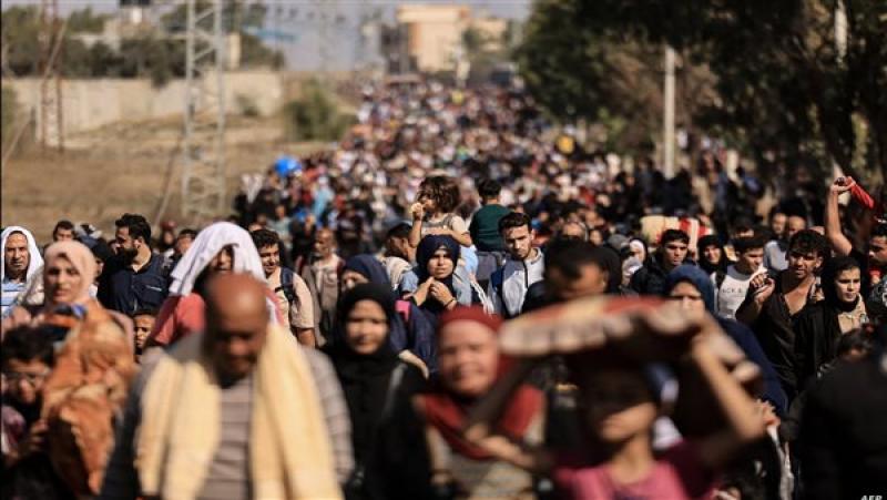 فلسطينيون ينزحون من شمال غزة إلى جنوبه