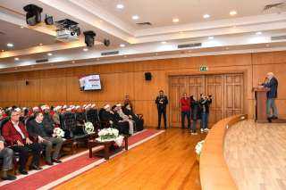 محافظ بورسعيد يلتقي رجال الدين الاسلامي والمسيحي وعدد من الجهات التنفيذية استعدادا للعرس الديمقراطي « الانتخابات الرئاسية»