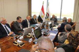 وزير قطاع الأعمال العام يستعرض المخطط العام لإقامة مشروع عمراني متكامل جنوب القاهرة