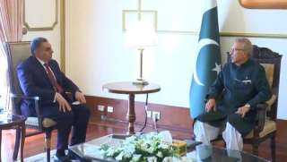 السفير المصرى في باكستان يقدم أوراق اعتماده الي الرئيس الباكستاني