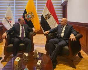 سفير مصر في كيتو يلتقي رئيس البرلمان الإكوادوري