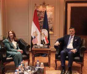 وزير السياحة والآثار يلتقي سفيرة الولايات المتحدة الأمريكية بالقاهرة لبحث تعزيز سبل التعاون بين البلدين