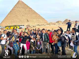 القومى للمرأة ينظم رحلة مجانية إلى منطقة الأهرامات للطلاب المتفوقين بالمرحلة الإعدادية بمدرسة تحيا مصر٢ بحى الأسمرات
