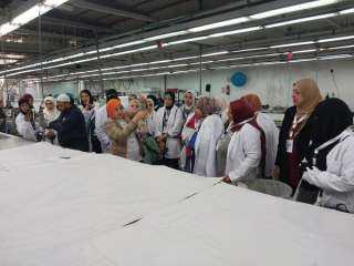 وزارة العمل : زيارة ميدانية لمتدربات التفصيل والخياطة لمصنع ملابس جاهزة ببورسعيد