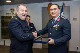 قائد القوات الجوية يلتقى رئيس هيئة أركان سلاح الجو والفضاء الفرنسى خلال زيارته الرسمية إلى فرنسا