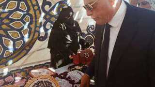 محافظ جنوب سيناء يتفقد معرض الحرف اليدوية والتراثية