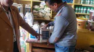 تحرير 25 محضرا وإعدام 70 كيلو مواد غذائية في حملة تموينية بسوهاج