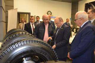 وزير العدل و محافظ بورسعيد  يتفقدان عدد من المصانع جنوب بورسعيد