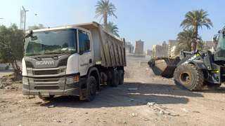 محافظة الجيزة ترفع ٥ آلاف طن مخلفات ورتش من أرض المطاحن بشارع فيصل ببولاق الدكرور