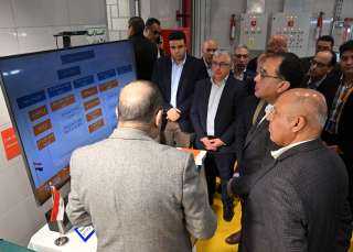رئيس الوزراء يزور مصنع سيراج ” فلير” لإنتاج أجهزة الإضاءة
