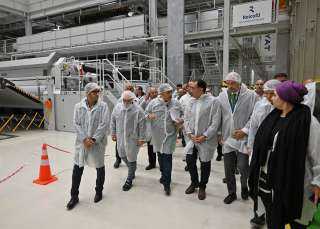 رئيس الوزراء يتفقد مصنع ”حياة إيجيبت” للمنتجات الصحية