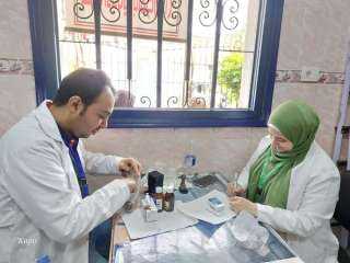 توقيع الكشف الطبى بالمجان على ١١٦٤ مواطن خلال قافلة طبية أطلقتها الصحة بقرية البدراوى