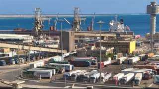 حركة تداول السفن والبضائع في موانئ البحر الأحمر