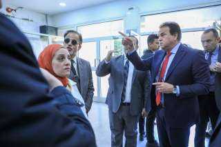وزير الصحة يتفقد أعمال التطوير الجارية بمستشفى الشيخ زايد المركزي