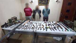 ضبط 3 أشخاص يديرون ورشة لتصنيع وبيع الأسلحة النارية بسوهاج