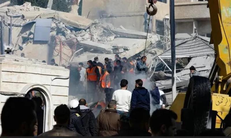 قصف إسرائيلي على مبنى سكني بسوريا