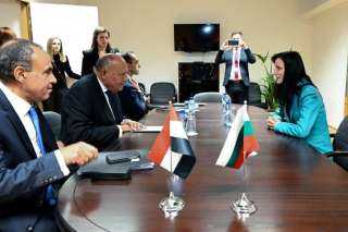 وزير الخارجية يلتقي مع نائبة رئيس الوزراء ووزيرة خارجية بلغاريا