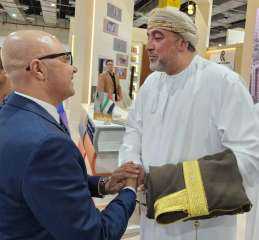 سعيد بن سلطان البوسعيدي يلتقي بـ أحمد العساسي على هامش فعاليات معرض القاهرة الدولي الـ55 للكتاب
