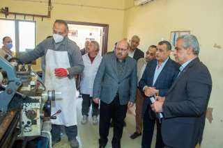 وزير الإنتاج الحربي  في زيارة مفاجئة لشركة ”أبو زعبل للكيماويات المتخصصة”
