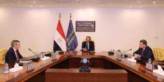 وزير الاتصالات يبحث مع رئيس مجموعة فودافون للحلول الذكية VOIS_ العالمية (فويس) خطط الشركة التوسعية فى مصر