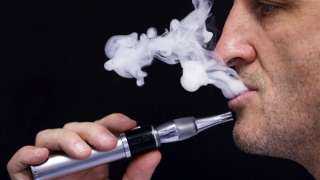 بريطانيا تحظر السجائر الإلكترونية المخصصة للاستخدام مرة واحدة