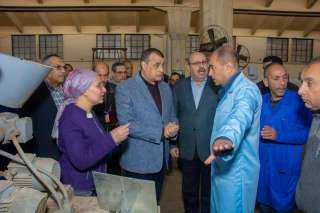 وزير اللإنتاج الحربي يفاجئ شركة شبرا للصناعات الهندسية