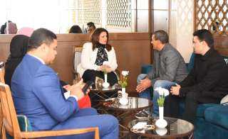 وزيرة الهجرة تعقد لقاء مع رجل أعمال مصري مقيم بفرنسا لبحث مشروعه السياحي المزمع إقامته في مصر