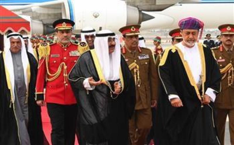 أمير الكويت يصل إلى سلطنة عمانباح