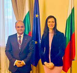 سفير مصر لدى صوفيا يلتقي مع نائبة رئيس الوزراء ووزيرة الخارجية البلغارية