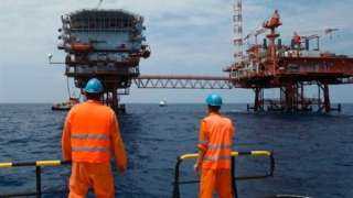 البترول : تعليمات صارمة لشركات العمالة برفع الأجور تنفيذًا لقرارات الرئيس السيسي