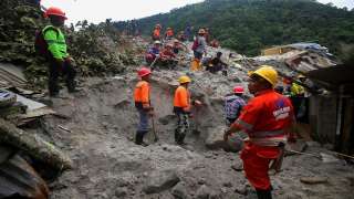 ارتفاع عدد قتلى الانهيار الأرضي في الفلبين إلى 37