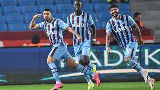 تريزيجيه يواصل التألق ويقود طرابزون للفوز على هاتاي في الدوري التركي