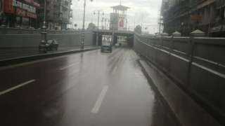 هطول الأمطار على الإسكندرية وانتشار سيارات شفط المياه بالشوارع